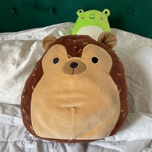 brown bear squishmallow with tan sprinkles